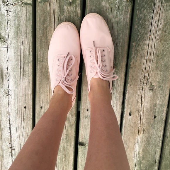 Mossimo Supply Co. Shoes - 🧁 NWOT Mossimo Emilee Blush Canvas Sneakers 🧁